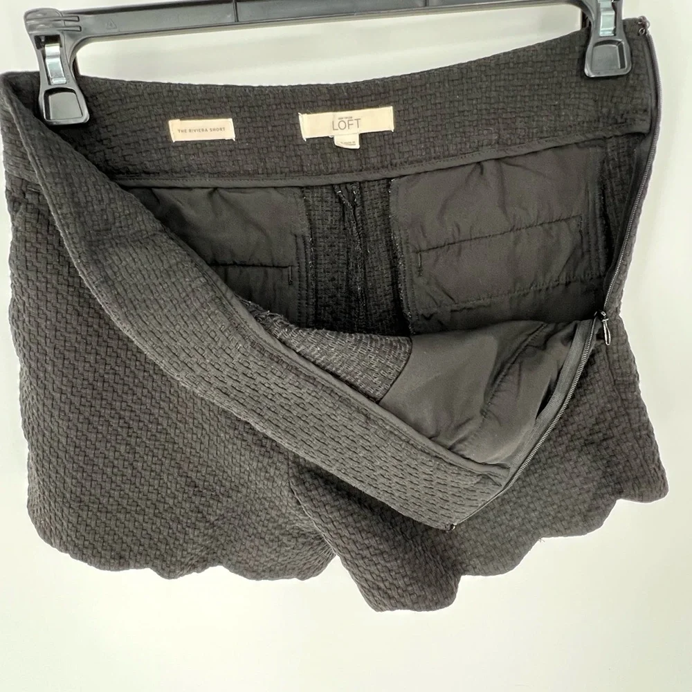 LOFT THE RIVIERA SHORT BLACK SHORT W/SCALLOPED HEM LEFT SIDE‎ ZIPPER 2 POCKETS